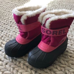 Gently used Youth Sorrel Snow boots